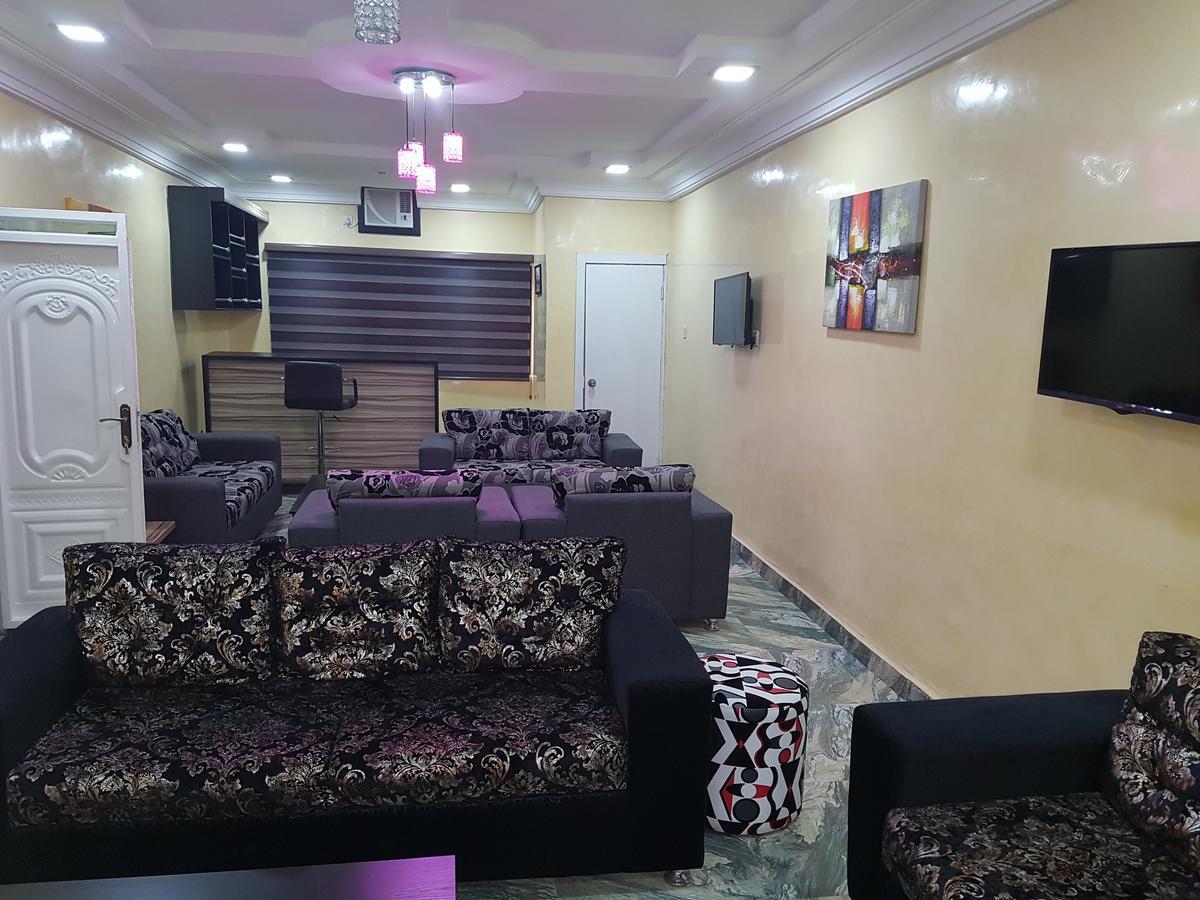 The Resident Hotel Owerri Esterno foto